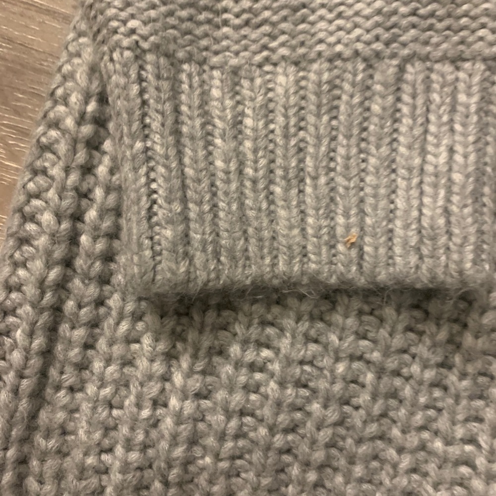 Simply Vera Sweater - Picture 6 of 8